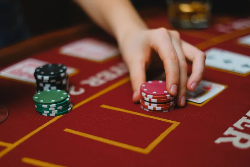The Simplicity Illusion: Why Baccarat's Two-Outcome Structure Is Your Greatest Psychological Liability